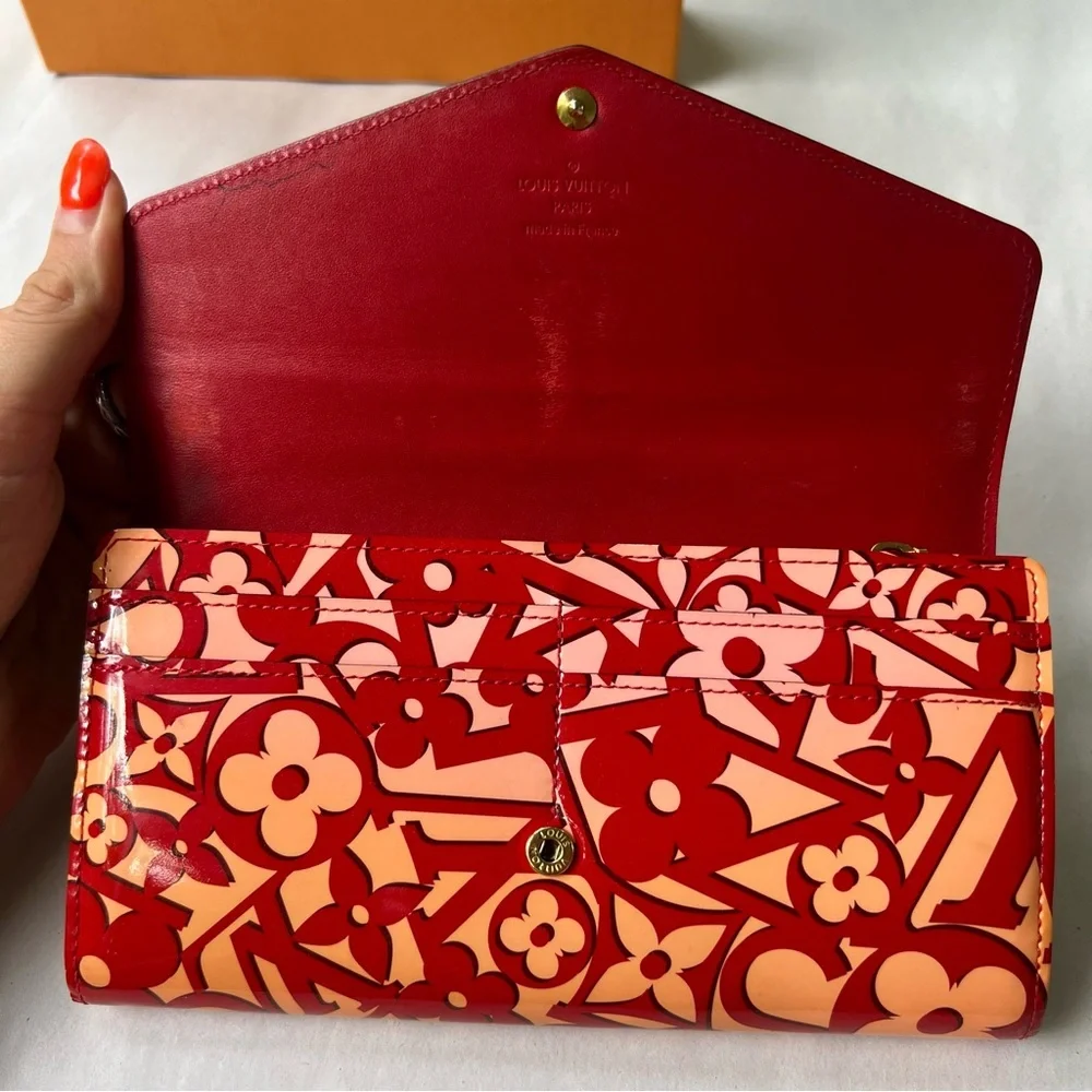 Louis Vuitton Sweet Sarah Vernis Wallet - Picture 4 of 12